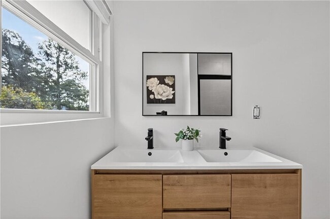 Building Photo - 2967 Flat Shoals Rd