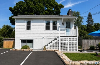 Building Photo - 19 Hale St