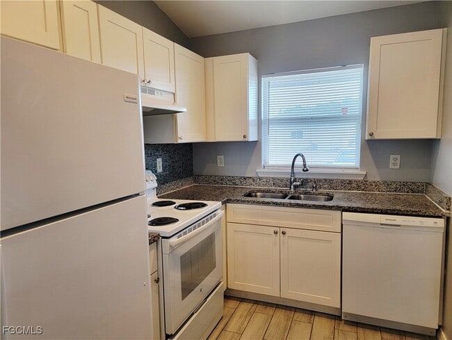 Building Photo - 2210 Haviland Ave S