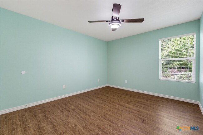 Building Photo - 913 Ashwood Dr