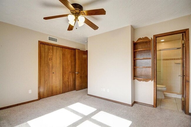 Building Photo - 805 Willow Ln