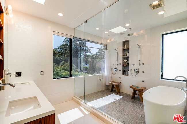 Building Photo - 4233 Shadyglade Ave