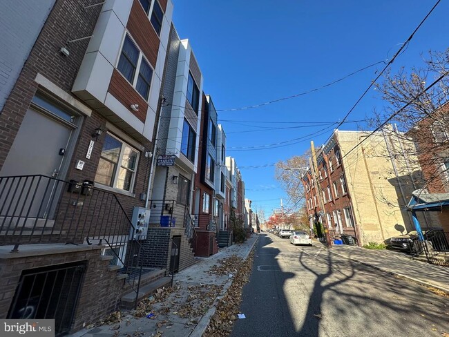 Building Photo - 1710 N Bouvier St