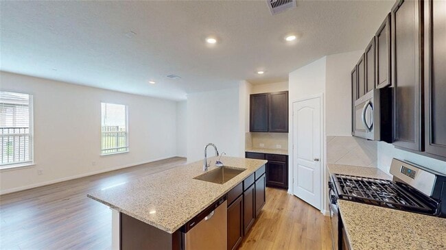 Building Photo - 4809 Sun Fls Dr