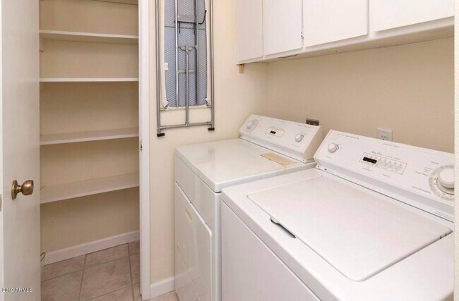 Building Photo - 3032 N 81st Pl