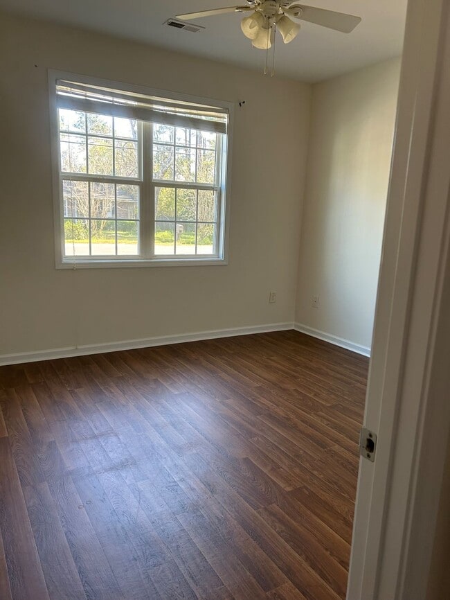 Building Photo - 2099 Oak St