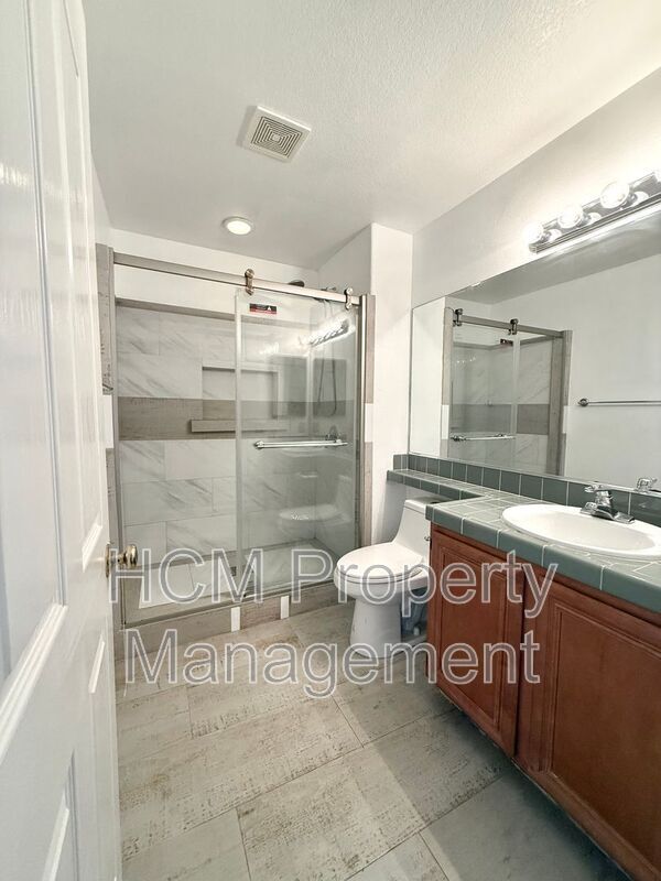 Building Photo - 28 Lansdale Ct