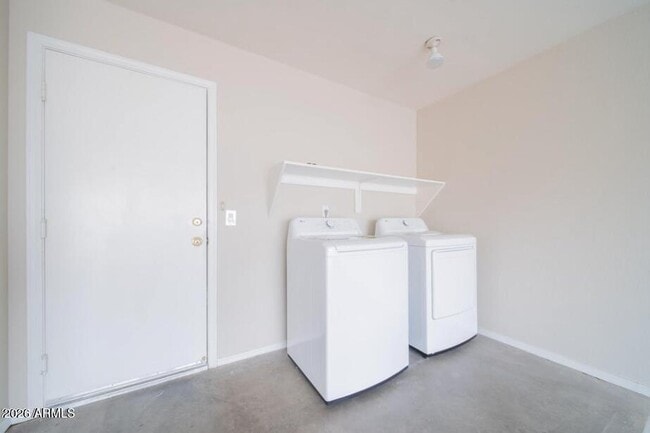 Building Photo - 8909 W Davis Rd