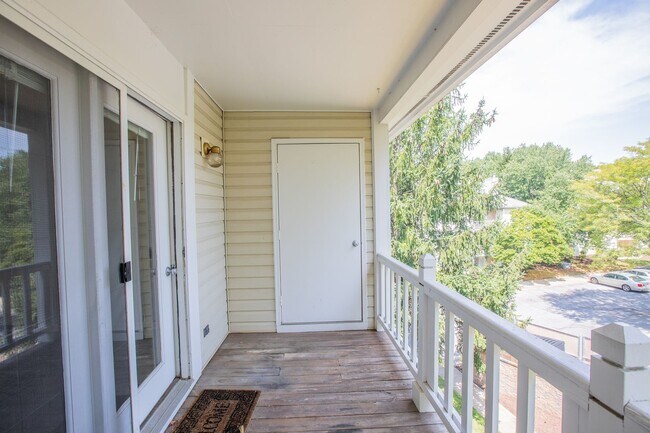 Building Photo - Lovely 2 BR/2 BA Condo in Germantown!