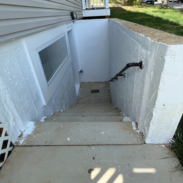 Building Photo - 4820 Hayes St NE