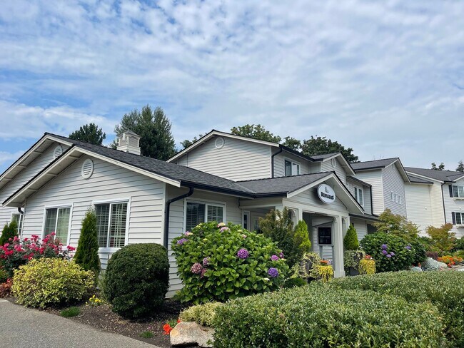 Building Photo - Welcome Home to Comfort & Convenience in E...