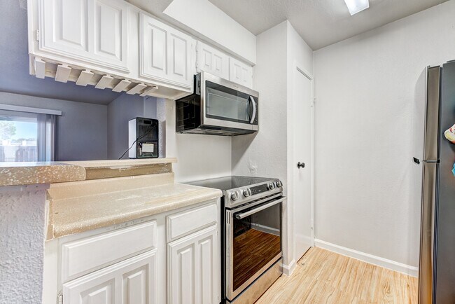 Building Photo - 6001 Reims Rd