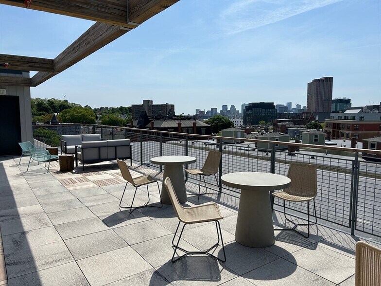 Building Photo - 63 Bow St