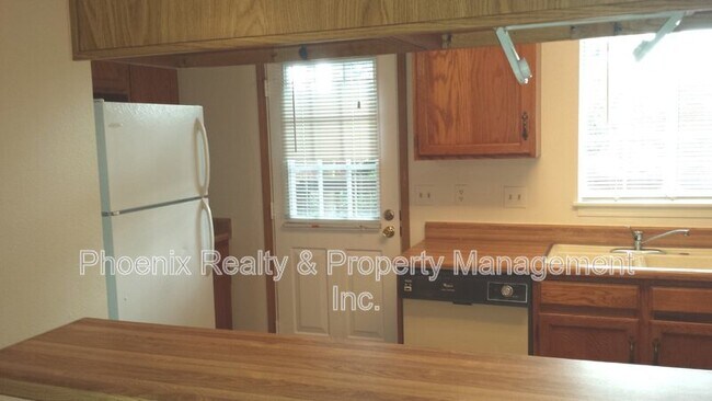 Building Photo - 1008A Milo Cir.