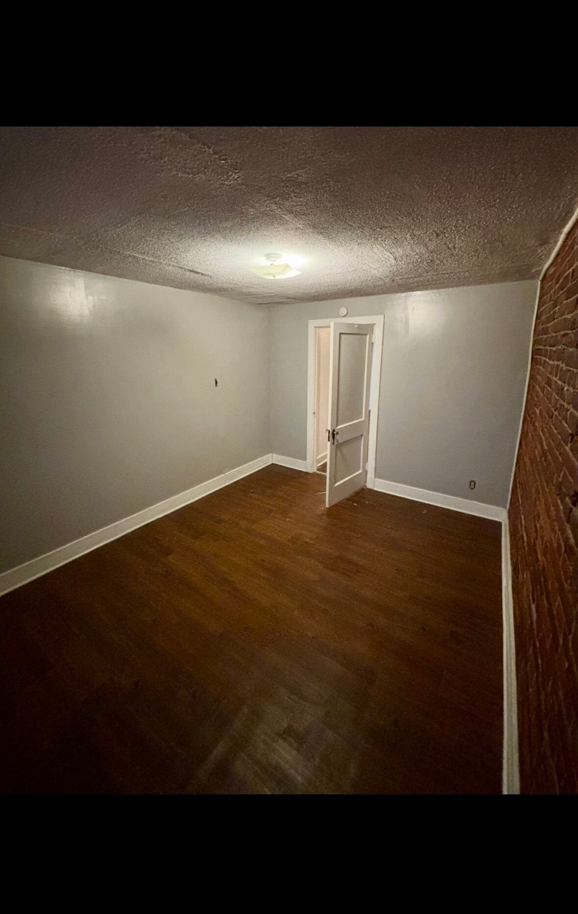 Building Photo - 223 42nd St