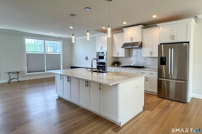 Building Photo - 25 Brentwood Cir