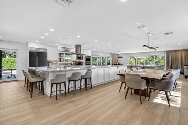 Building Photo - 937 SW 34th Ct