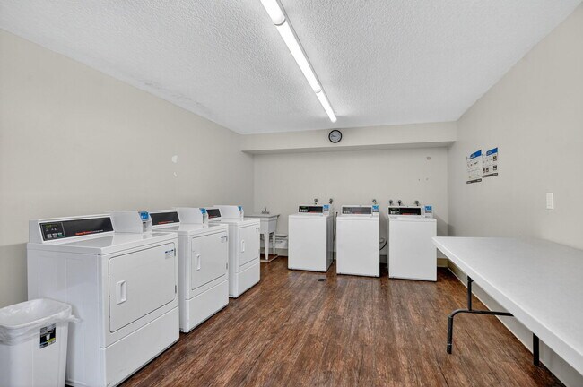 Building Photo - 8 Royal Palm Way