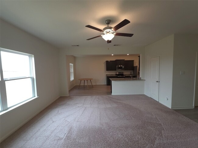 Building Photo - 305 Lone Mountain Dr