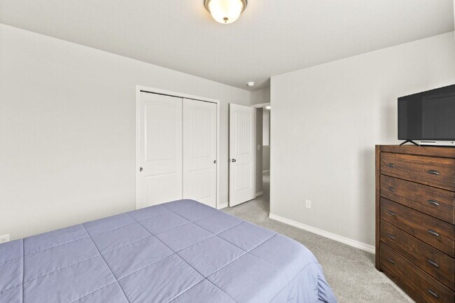 Building Photo - Well maintained Fountain Home with 3 bedrooms and  beautiful mountain views.