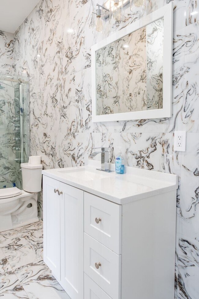 Building Photo - Luxury 5-Bedroom Retreat on 6.5 Acres — Furnished or Unfurnished — Flexible Lease