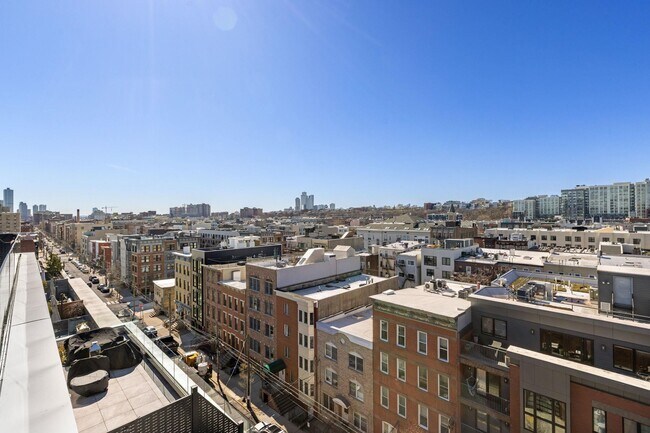 Building Photo - 720 Clinton St