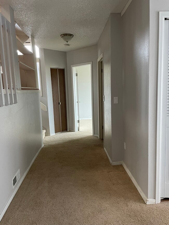 Building Photo - 473 Rolling Hills Dr