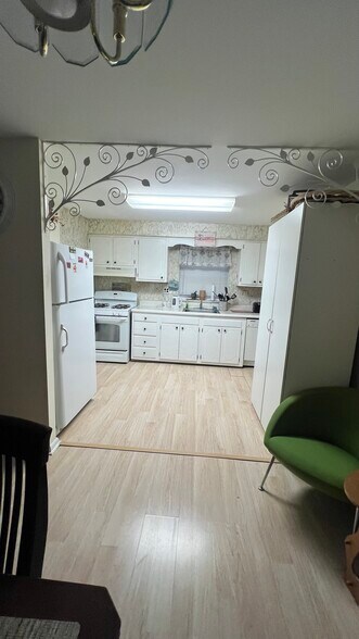 Building Photo - 2300 Strahle St