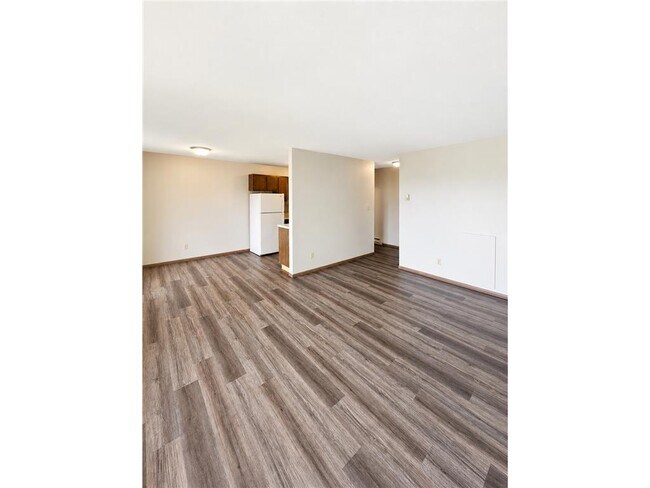 Building Photo - 105 S Hwy