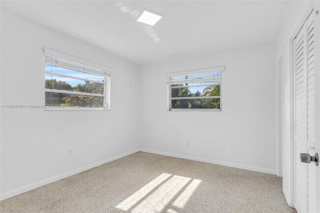 Building Photo - 9250 SW 31st Terrace