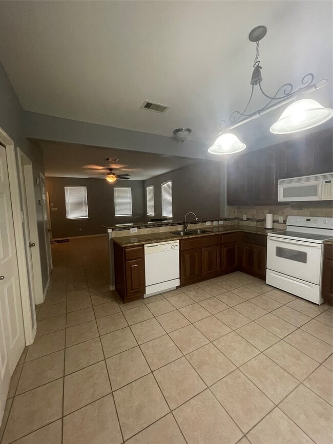 Building Photo - 2117 Kemah Village Dr
