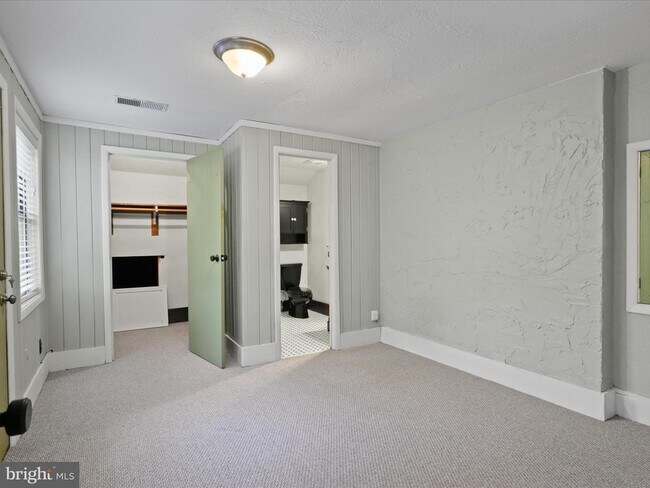 Building Photo - 11713 Henderson Rd