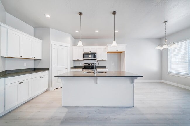 Building Photo - 16168 Truss Blvd