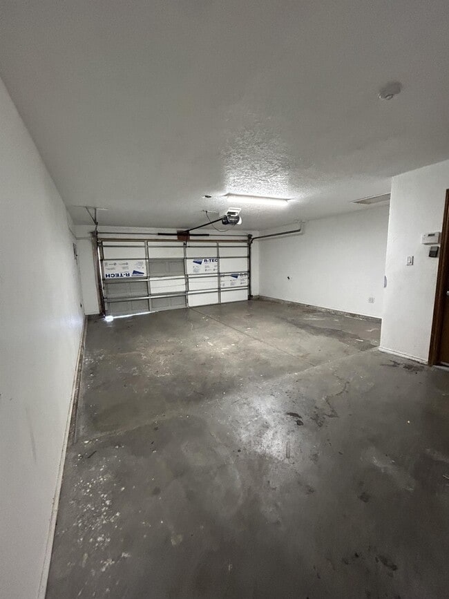 Building Photo - 6101 Equestrian Dr NW