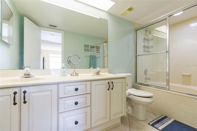 Building Photo - 6080 Bahia Del Mar Cir N