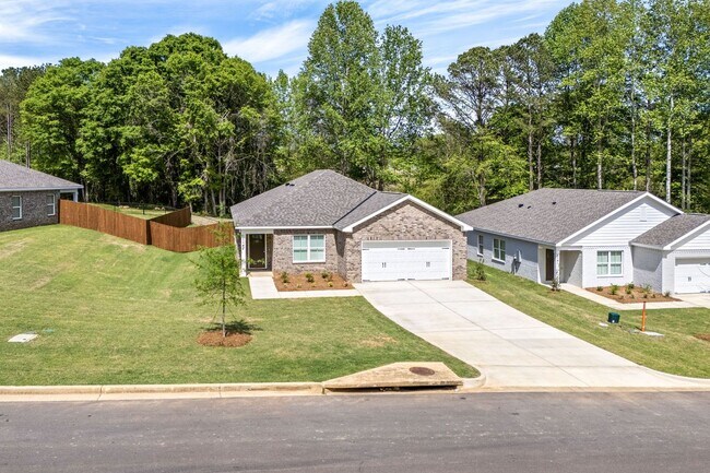 Building Photo - 1/2 off 1st months rent if you sign a lease by 6/1/26!