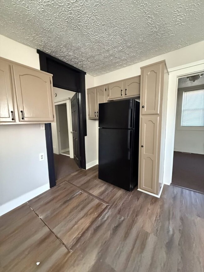 Building Photo - Newly renovated two bedroom home with larg...