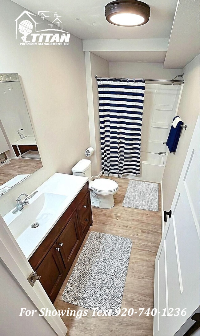Building Photo - Updated 3 Bedroom Town Home