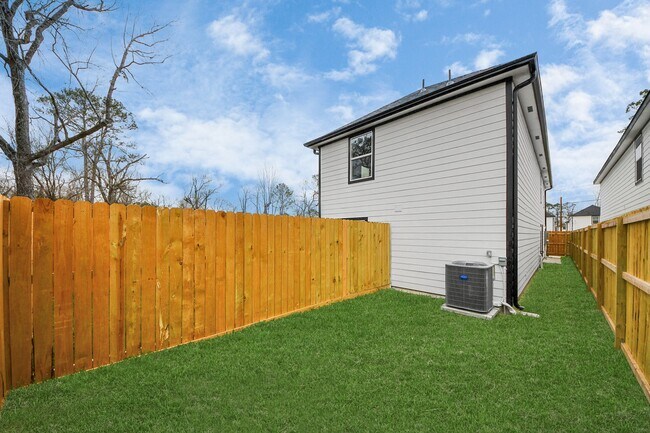 Building Photo - 8213 Richland Dr