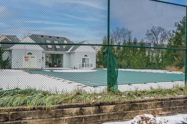 Building Photo - 919 Plymouth Rd