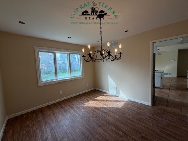 Building Photo - Peaceful 4BR/3BA Family Home in Desirable Washington Union Elementary School District