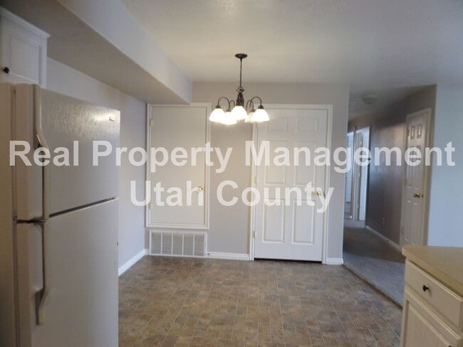 Building Photo - Eagle Mountain Condo