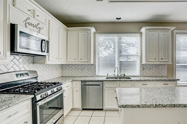 Building Photo - 23247 Diamond Knoll Ct