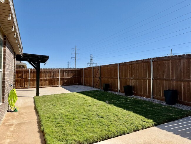 Building Photo - House For Rent