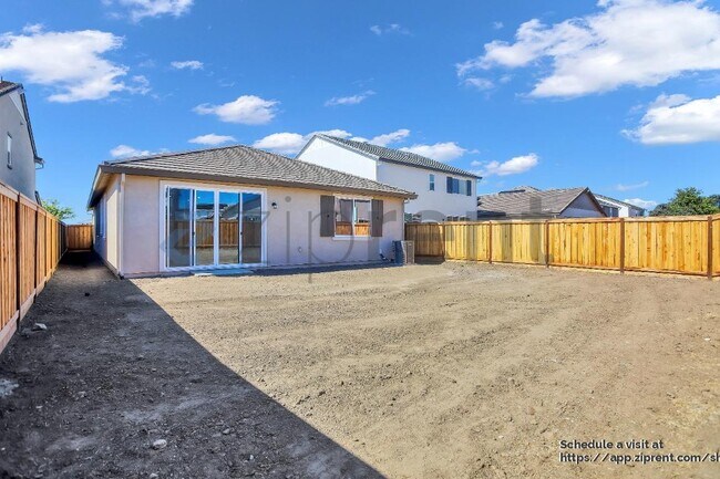Building Photo - 15474 Hedges Dr