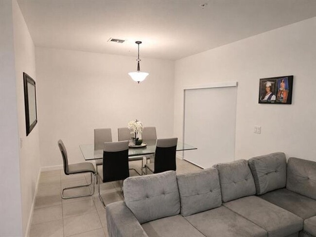 Building Photo - 237 SW 159th Way
