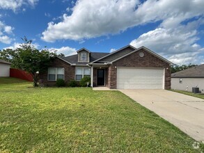 Building Photo - New Listing!