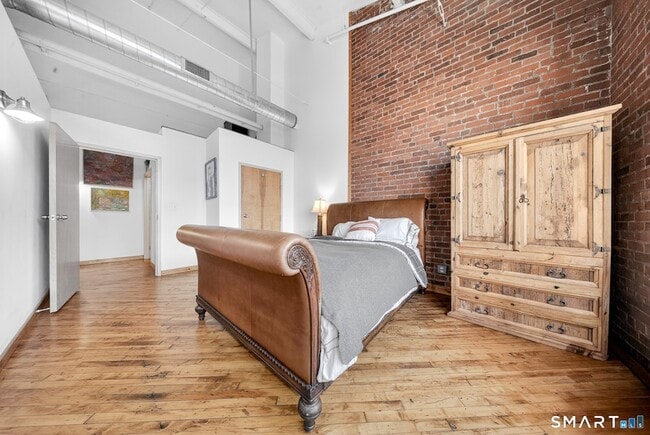 Building Photo - 325 Lafayette St