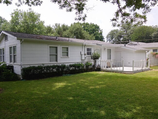Building Photo - 353 Irvington Dr