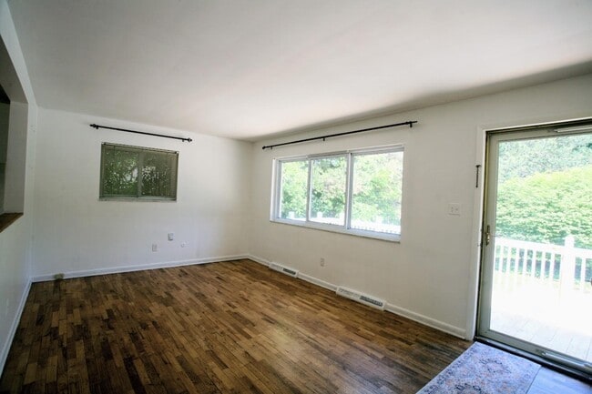 Building Photo - 5800 Paramus